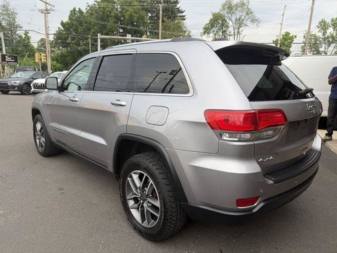 Used 2019 Jeep Grand Cherokee Laredo w/ 18" Wheel & 8.4" Radio Group AWD/4WD image 3