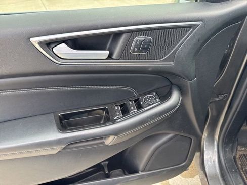 Used 2017 Ford Edge Titanium w/ Equipment Group 301A AWD/4WD image 28