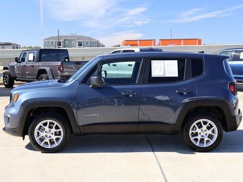 Used 2023 Jeep Renegade Latitude image 4