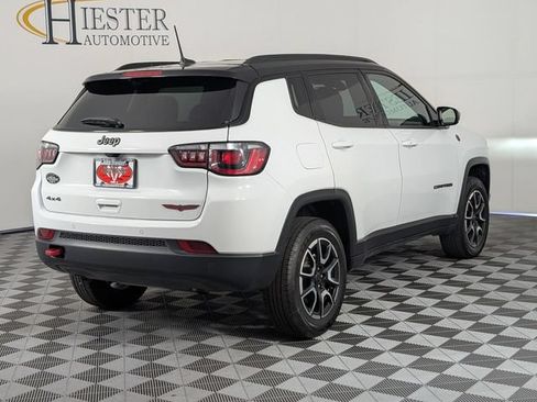 Used 2025 Jeep Compass Trailhawk AWD/4WD image 7
