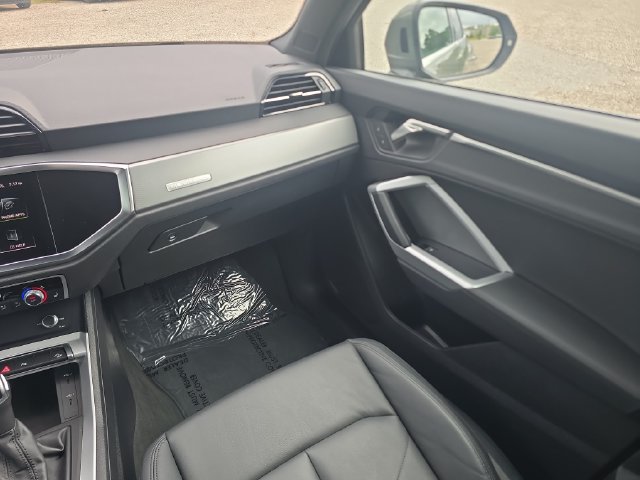 Used 2025 Audi Q3 2.0T Premium AWD/4WD image 12
