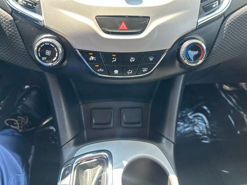 Used 2017 Chevrolet Cruze LS FWD image 18