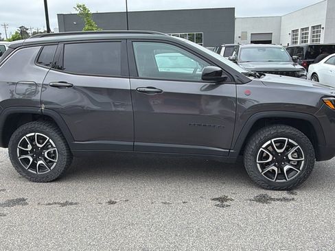 Used 2024 Jeep Compass Trailhawk AWD/4WD image 7
