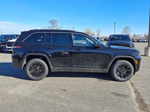 New 2026 Jeep Grand Cherokee Altitude AWD/4WD image 9