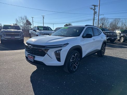 Used 2025 Chevrolet Trax RS w/ Driver Confidence Package image 8