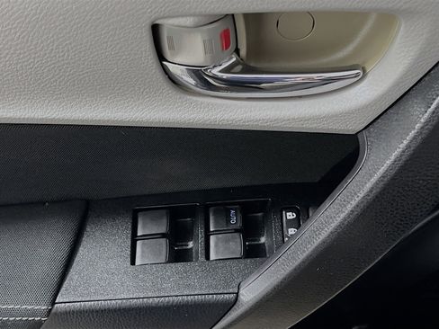 Used 2019 Toyota Corolla LE FWD image 17