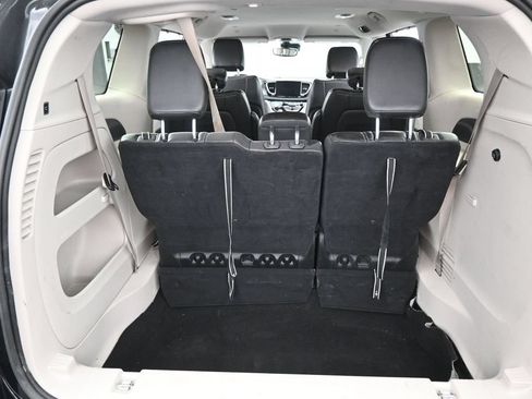 Used 2023 Chrysler Pacifica Touring-L FWD image 31