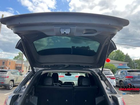 Used 2019 Jeep Cherokee Limited AWD/4WD image 26