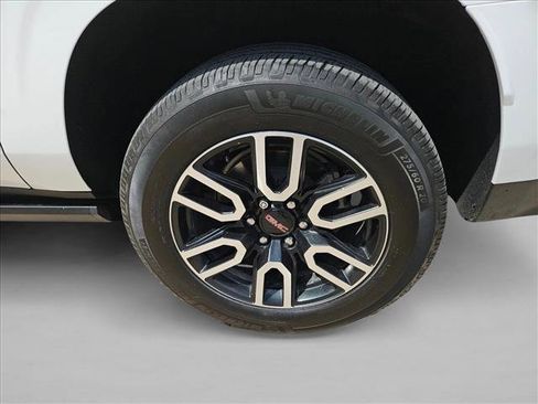 Used 2021 GMC Yukon XL AT4 w/ AT4 Premium Plus Package AWD/4WD image 9