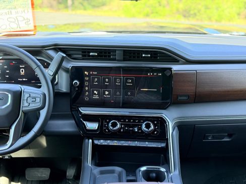 New 2026 GMC Sierra 2500 Denali Ultimate image 17