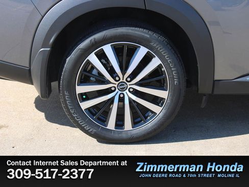 Used 2025 Nissan Pathfinder Platinum w/ Cargo Package FWD image 23