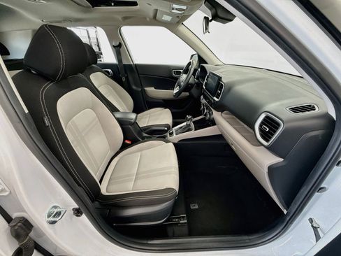 Used 2025 Hyundai Venue SEL FWD image 29