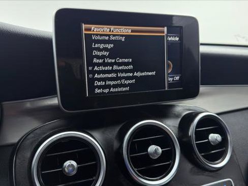 Used 2019 Mercedes-Benz GLC 350e 4MATIC image 32