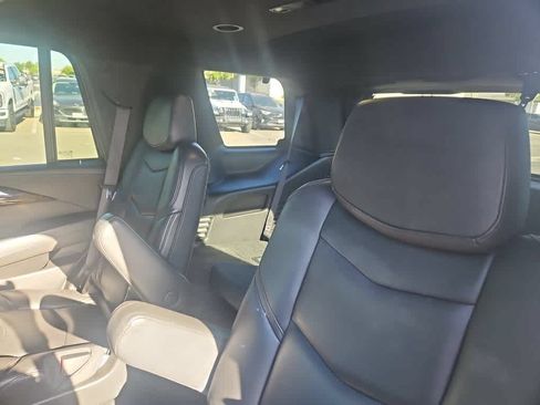 Used 2018 Cadillac Escalade Platinum AWD/4WD image 18