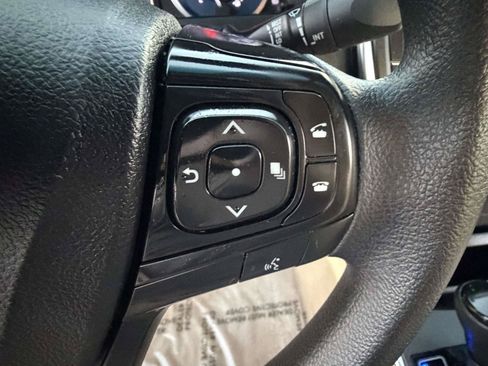 Used 2017 Toyota Camry LE FWD image 13
