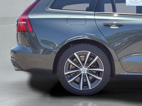 Used 2021 Volvo V60 T5 Momentum FWD image 25
