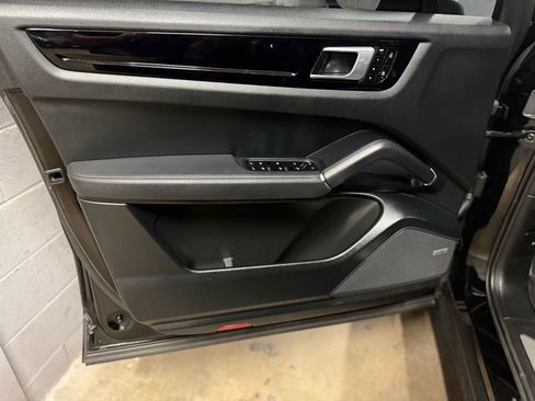 Used 2019 Porsche Cayenne AWD/4WD image 19