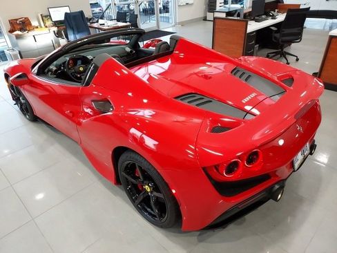 Used 2021 Ferrari F8 Tributo image 39