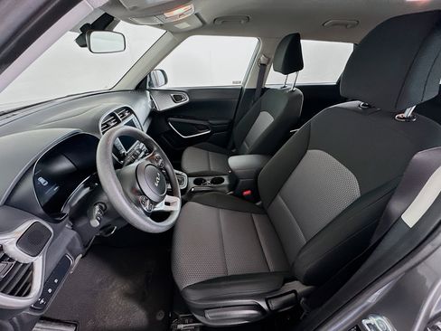 Used 2025 Kia Soul LX w/ LX Technology Package image 13