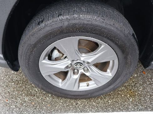 Used 2024 Toyota RAV4 LE AWD/4WD image 4