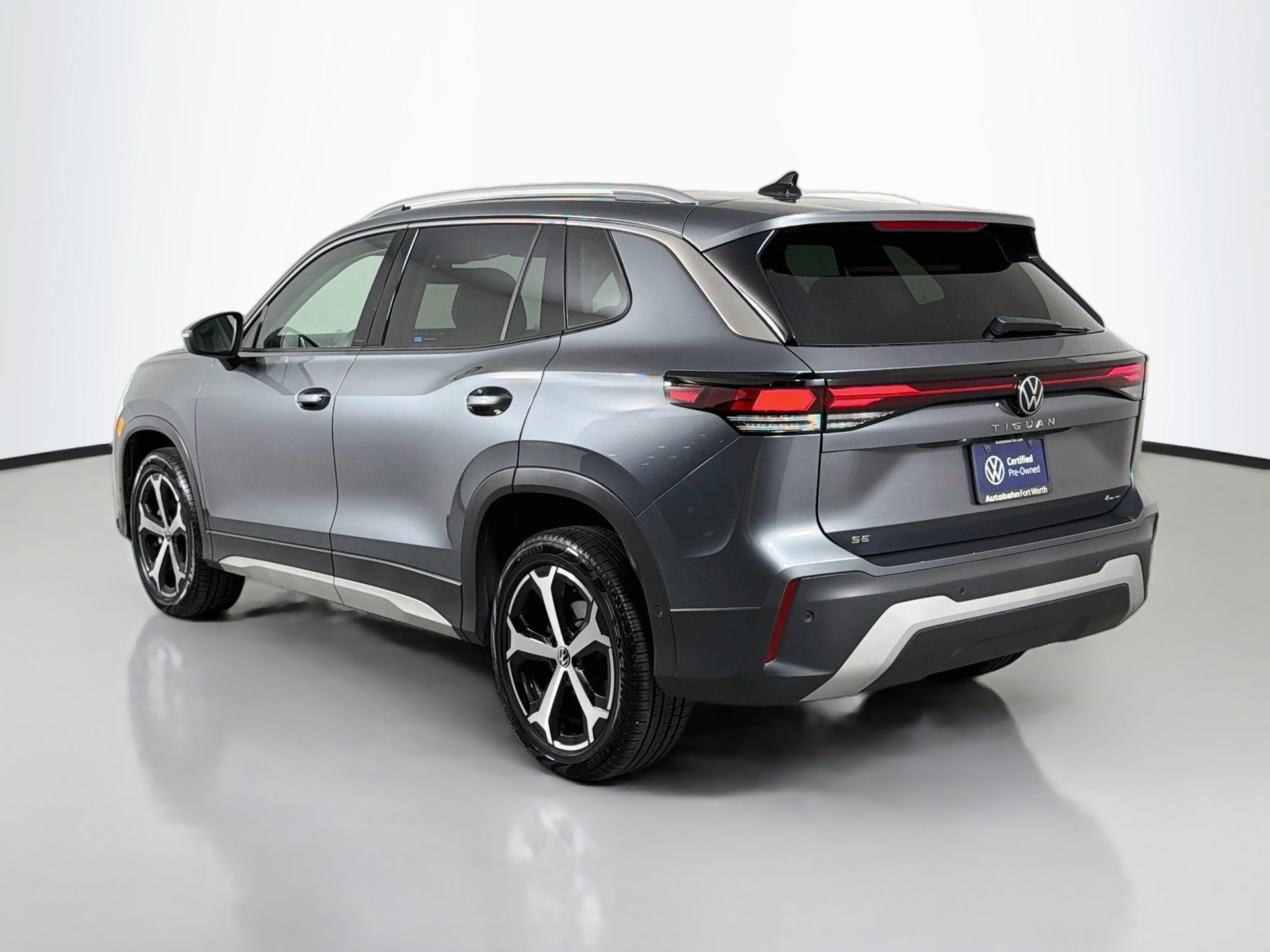 Certified 2026 Volkswagen Tiguan SE AWD/4WD image 7