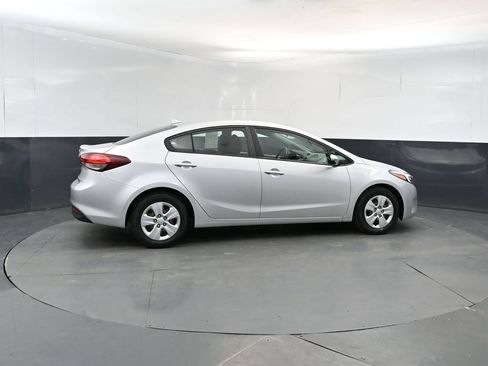 Used 2017 Kia Forte LX FWD image 6