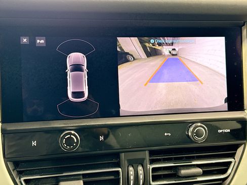 Certified 2023 Porsche Macan AWD/4WD image 32