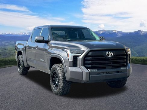 Used 2022 Toyota Tundra SR5 w/ Advanced Technology Package image 8