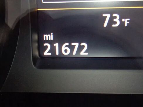 Used 2018 Volkswagen Passat 2.0T SE FWD image 24