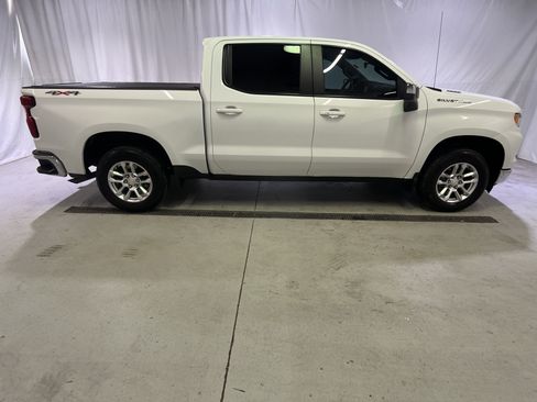 Used 2023 Chevrolet Silverado 1500 LT AWD/4WD image 12