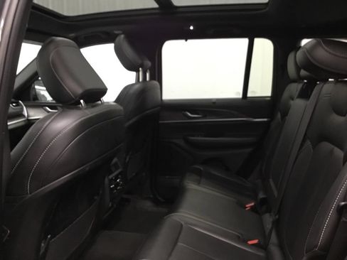 Used 2024 Jeep Grand Cherokee Limited w/ Luxury Tech Group II AWD/4WD image 13
