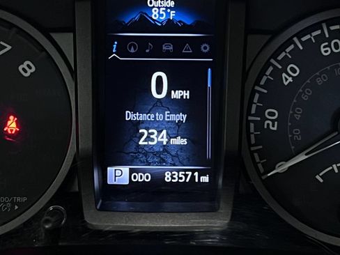Used 2018 Toyota Tacoma TRD Off-Road AWD/4WD image 20
