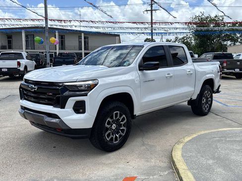 Used 2024 Chevrolet Colorado Z71 w/ Z71 Convenience Package 2 AWD/4WD image 3