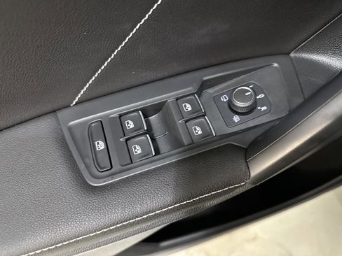 Certified 2023 Volkswagen Tiguan SEL R-Line image 19