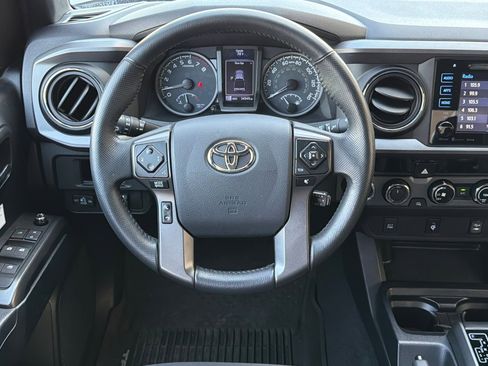 Used 2017 Toyota Tacoma TRD Off-Road AWD/4WD image 14