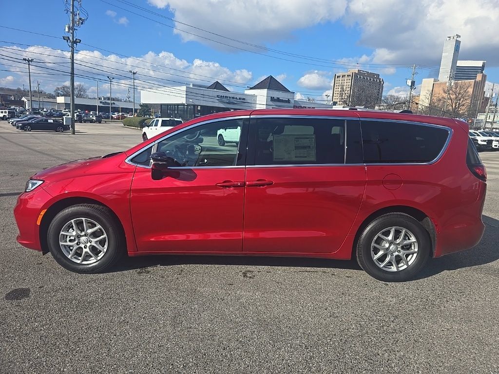 New 2026 Chrysler Pacifica Select FWD image 6