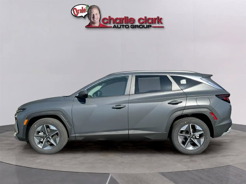 Certified 2025 Hyundai Tucson SEL FWD image 2
