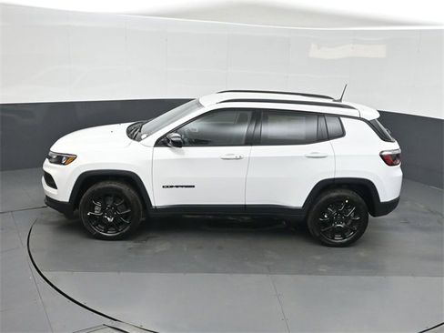 New 2026 Jeep Compass Latitude image 34