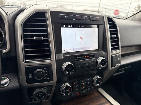 Used 2019 Ford F150 Lariat w/ Equipment Group 502A Luxury image 44