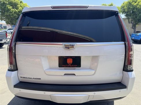 Used 2016 Cadillac Escalade Luxury AWD/4WD image 12