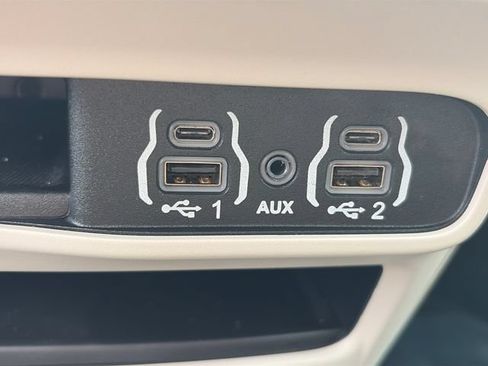 Used 2023 Chrysler Voyager LX FWD image 57