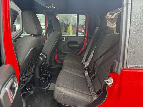 Used 2020 Jeep Gladiator Rubicon AWD/4WD image 18
