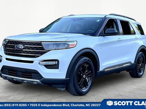 Used 2024 Ford Explorer XLT w/ Equipment Group 202A RWD image 3