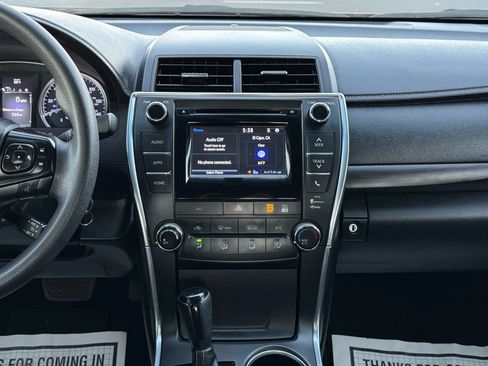 Used 2015 Toyota Camry LE image 25