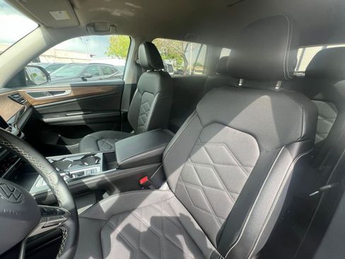 Used 2024 Volkswagen Atlas SE image 38