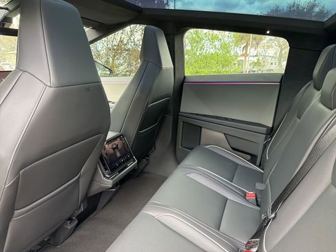 Used 2025 Tesla Cybertruck AWD Crew Cab image 9