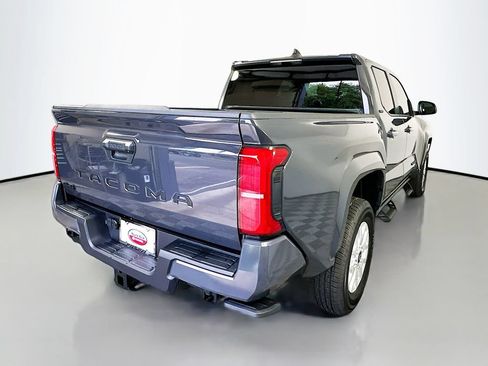 Certified 2025 Toyota Tacoma SR5 AWD/4WD image 5