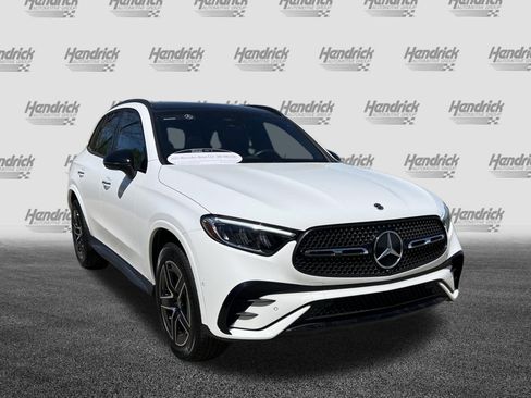 Used 2025 Mercedes-Benz GLC 300 4MATIC image 2