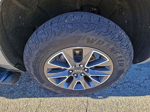 Used 2023 Chevrolet Suburban Z71 w/ Luxury Package image 34