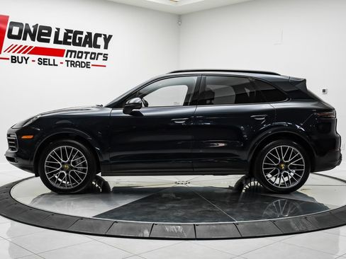 Used 2023 Porsche Cayenne w/ Premium Package AWD/4WD image 16